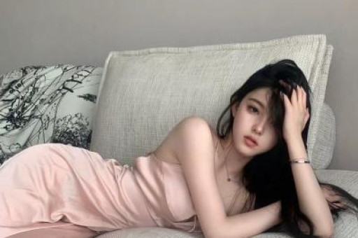 高速赶下车、洗衣服接口水、跪地服务当这些明星的员工太难了！