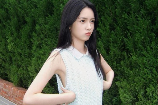 内娱清纯女星偷闯日本拍艳情片被网友当场撞破